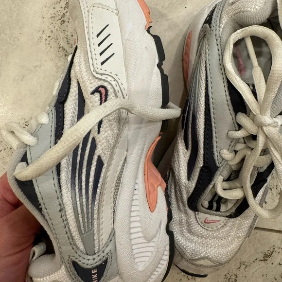 Nike Girl’s Pink Althetic Tennis Shoes - Picture 2 of 9